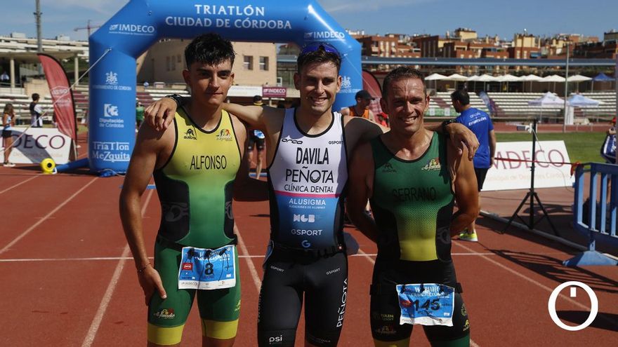 José Luis Dávila e Isabella Fernández se alzan con la victoria en el VI Triatlón Ciudad de Córdoba