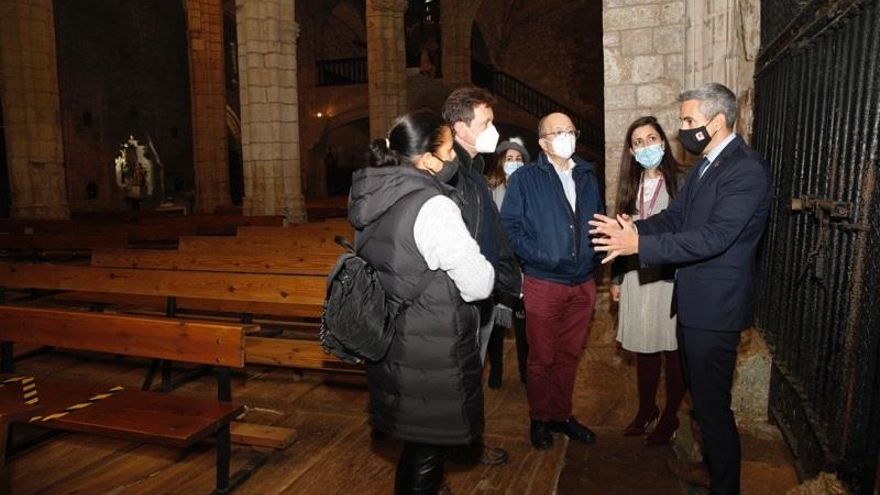 El vicepresidente, Pablo Zuloaga, visita la Iglesia de Santa María de Los Ángeles.