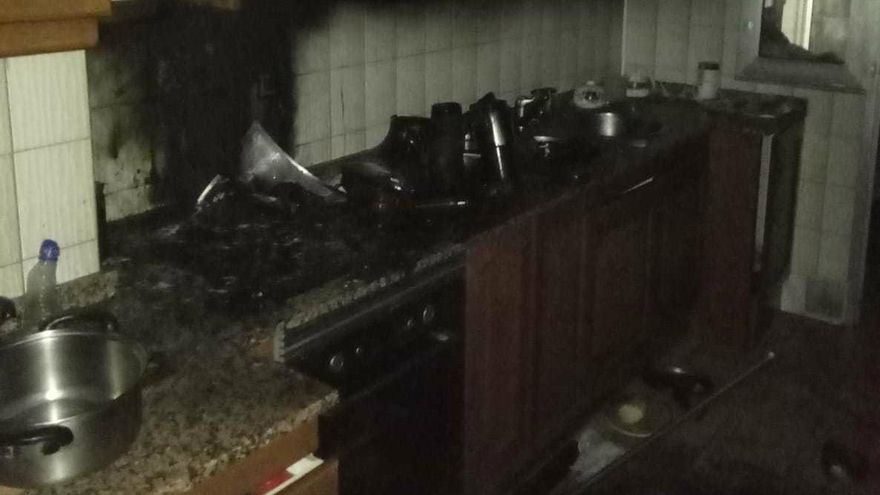 Una mujer mayor resulta intoxicada en el incendio de la cocina de su ...