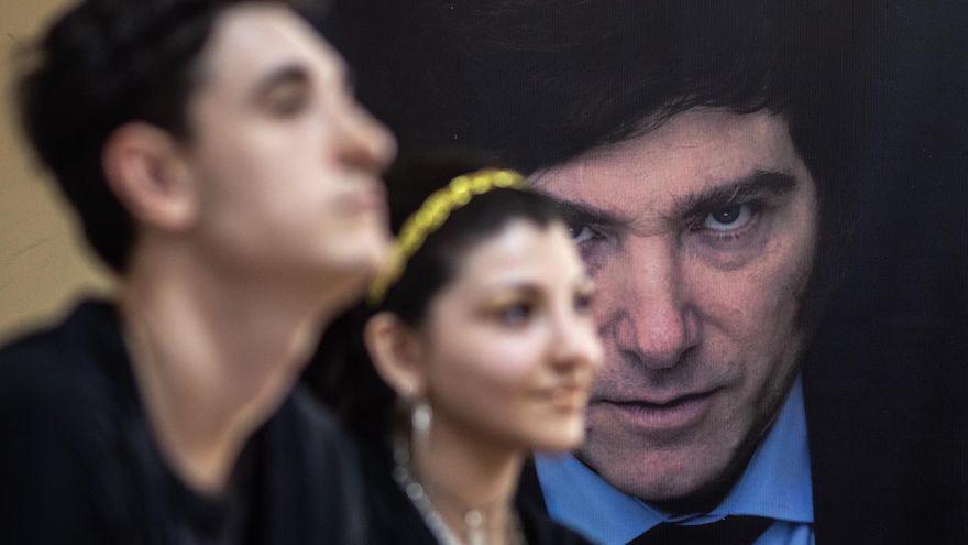 De Sócrates a Locke en 50 minutos: cómo son las clases de filosofía para darle "sustancia" a los jóvenes de Milei