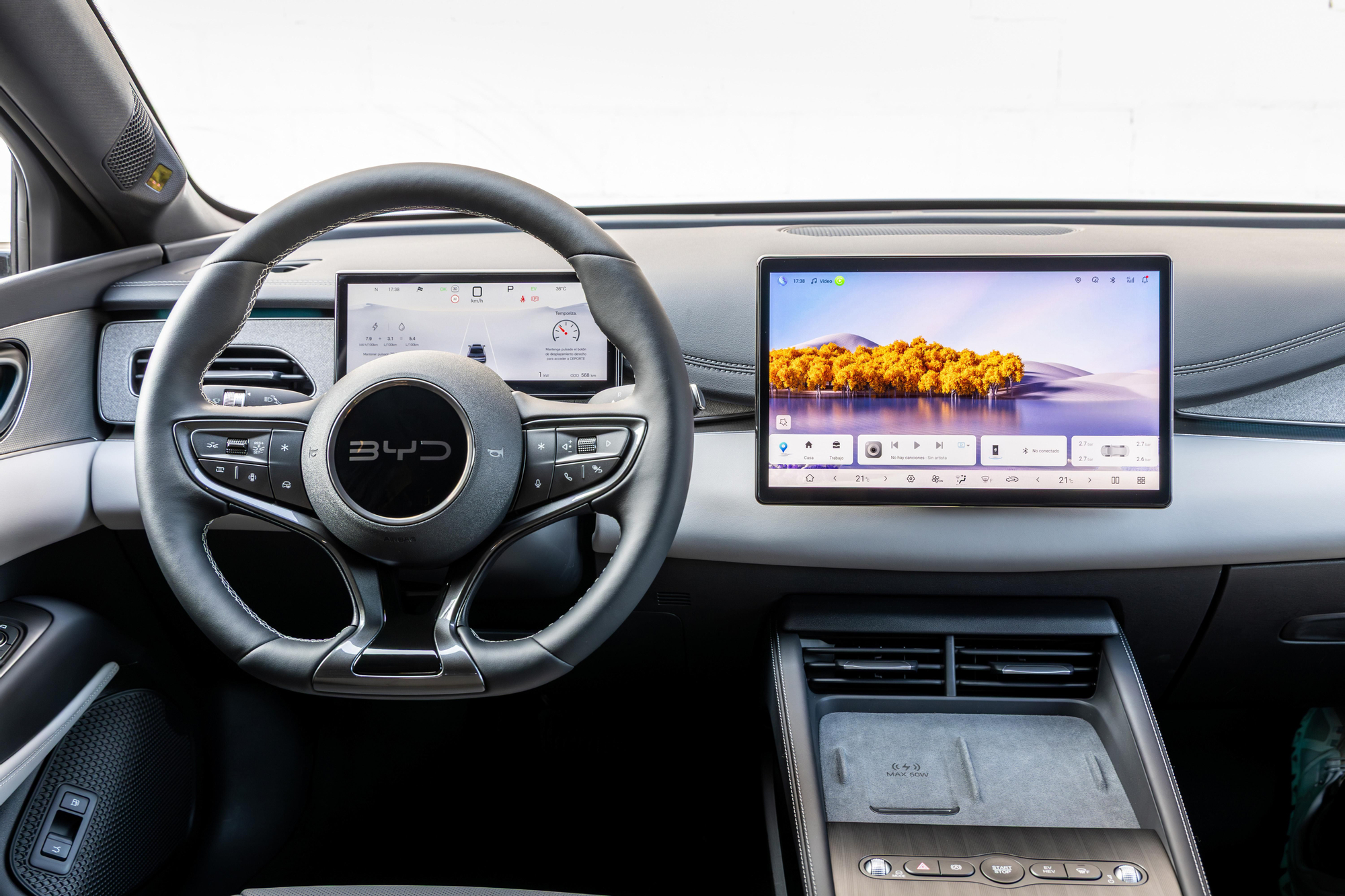 Puesto de conducción del BYD Seal 6.