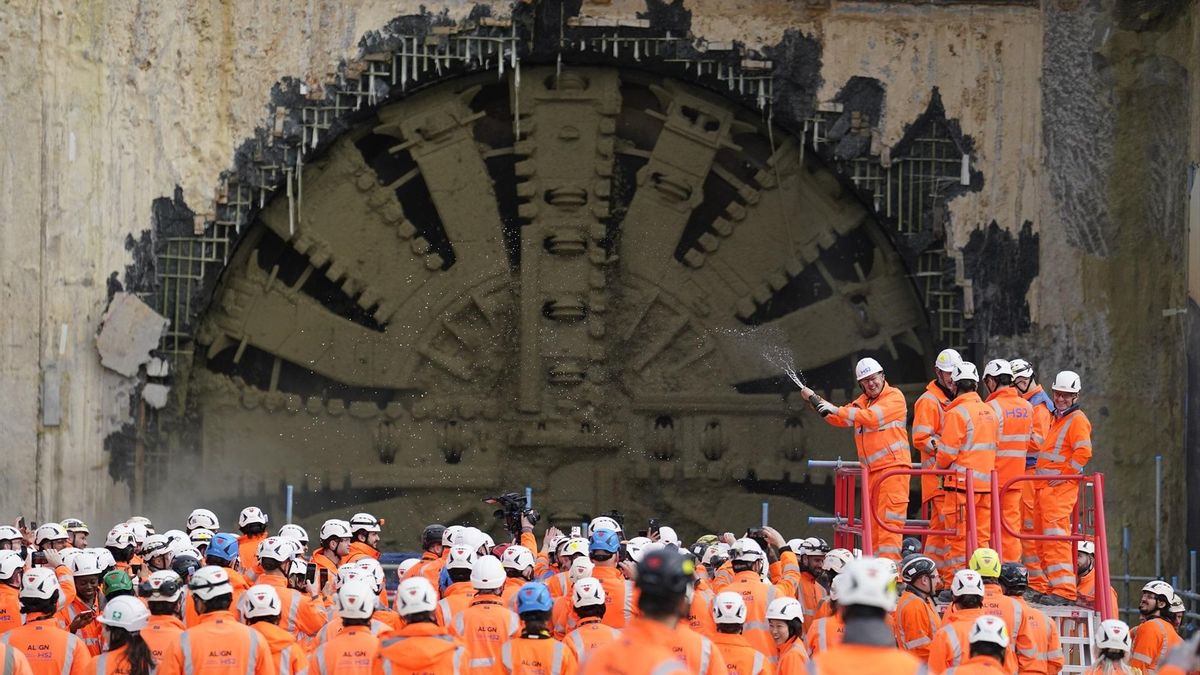 Por qué cuesta más llegar a Birmingham que a la Luna: el Gobierno británico explica el fiasco de su tren de alta velocidad