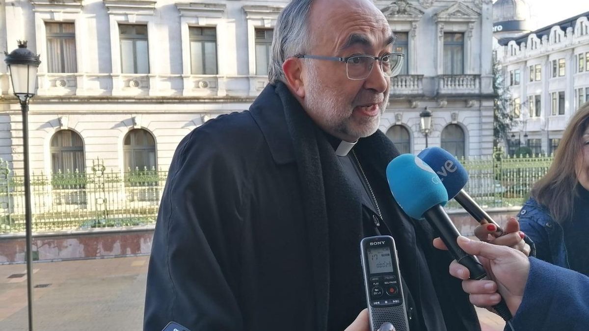 El Arzobispo de Oviedo pide a la Santina de Covadonga que "salve España", tras la investidura de Pedro Sánchez