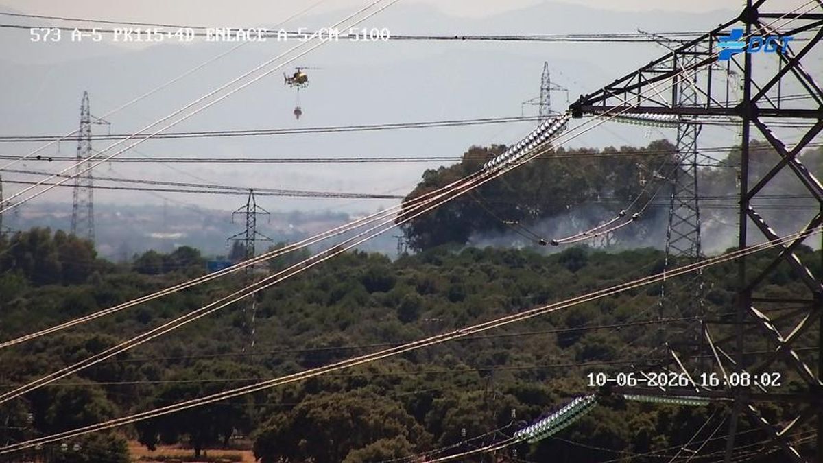 El incendio de un camión obliga a cortar un ramal de la A-5 en Talavera de la Reina y se propaga a la vegetación aledaña
