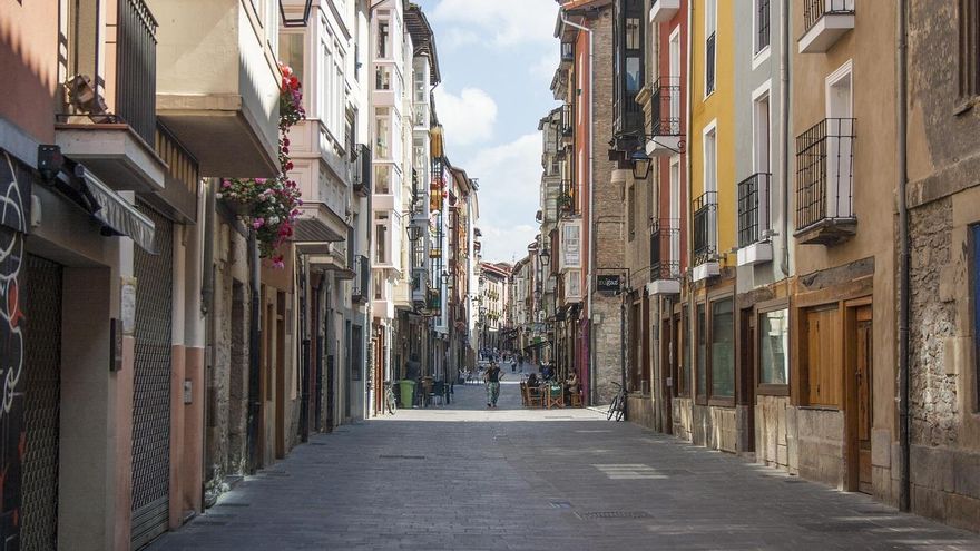 Vitoria supera el penúltimo trámite para ser zona tensionada entre la polémica por la falta de precios de referencia