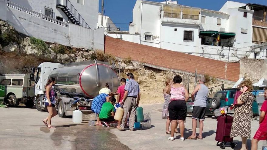 Cinco litros por habitante y día: el suministro de agua potable al norte se hará en camiones cisterna