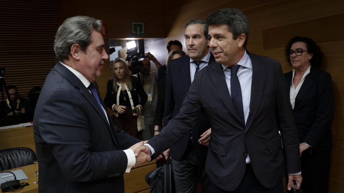 El PP i Vox escenifiquen el seu nou pacte per a la Generalitat i salven Mazón d’explicar el seu dinar en El Ventorro