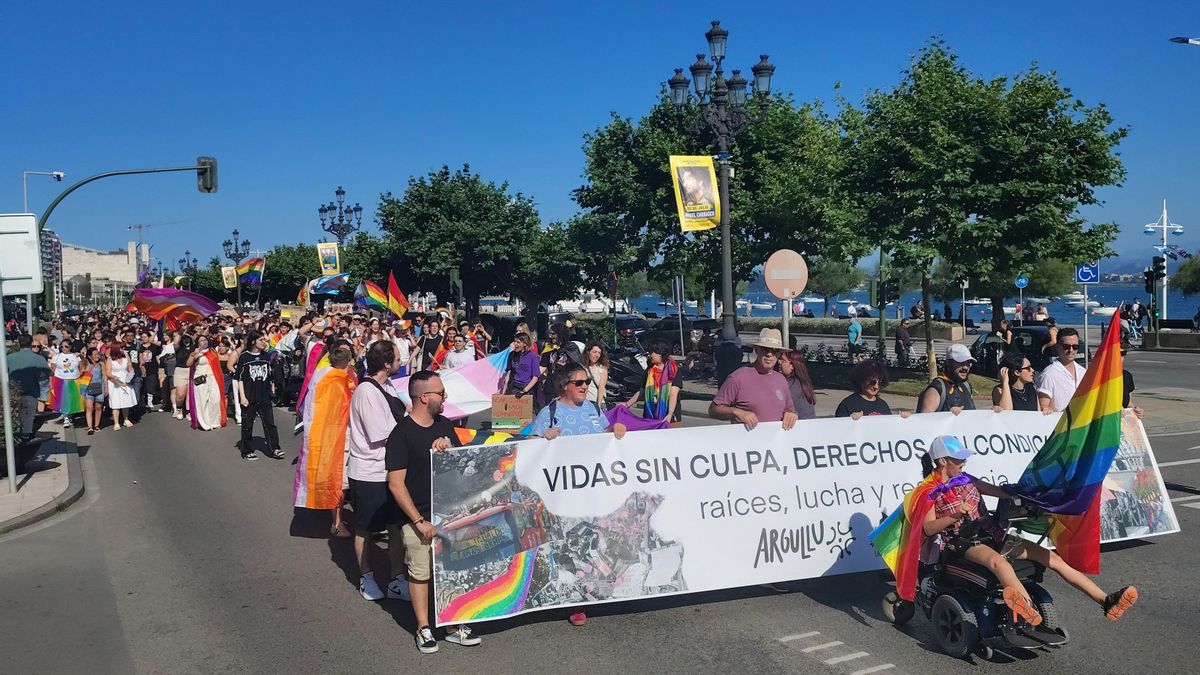 Centenares de personas claman en Santander por "vidas sin culpa" y "derechos sin condiciones" en el 'L'Argullu'