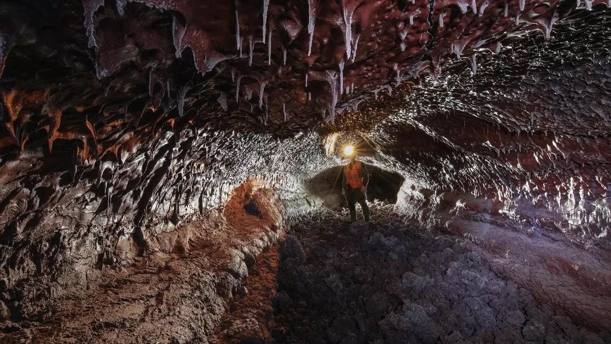 Identificados en el volcán Tajogaite microorganismos para estudiar la vida en Marte