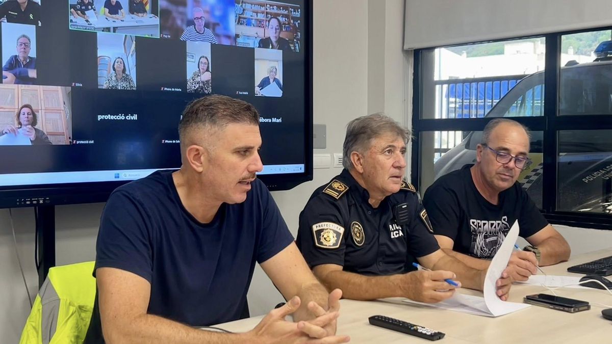 El alcalde de Cullera, Jordi Mayor, durante la reunión del Cecopal este fin de semana.