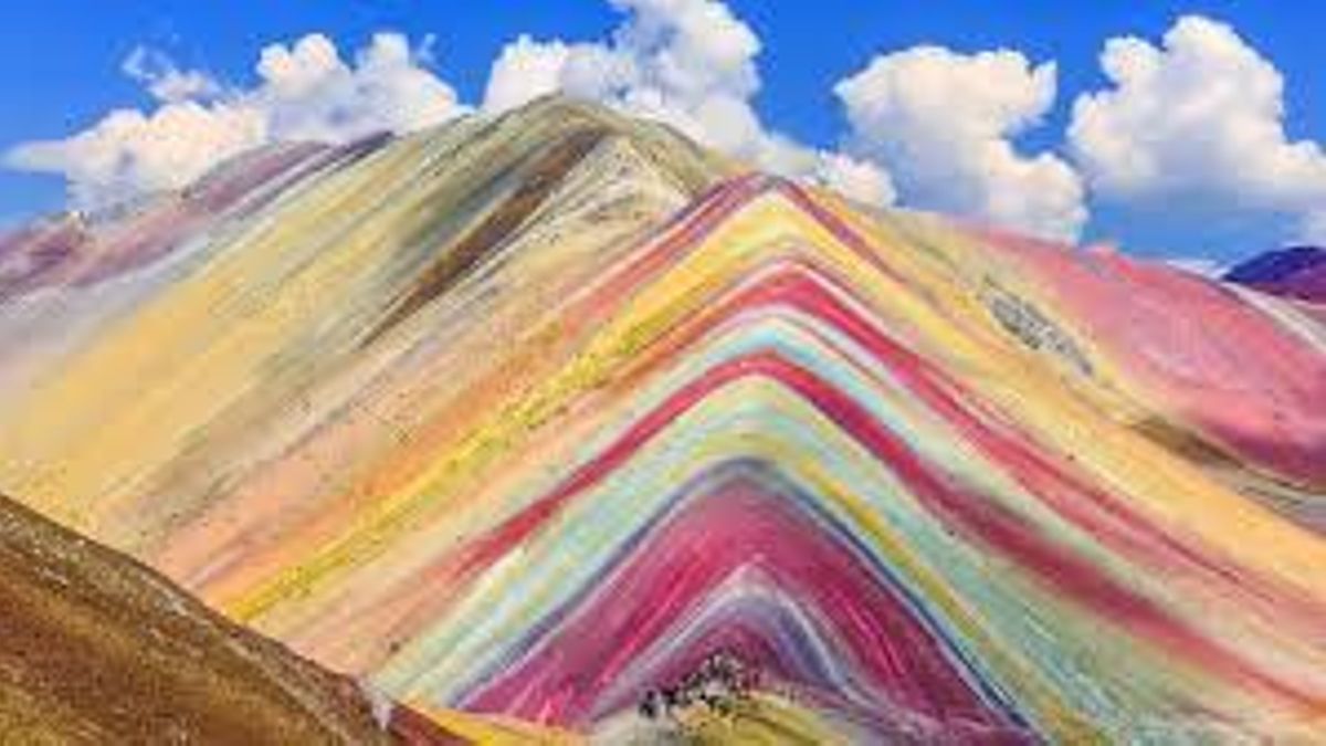 La montaña arcoíris de Perú: emblema nacional o ficción en redes sociales