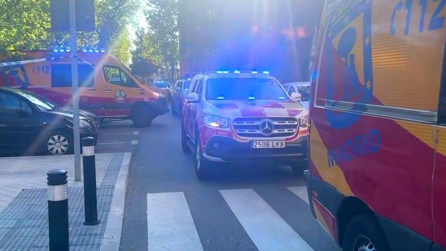Herida grave una anciana arrollada por un coche en un paso de peatones de Usera
