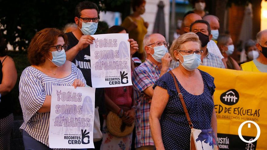Concentración por las mujeres afganas en la plaza de las Tendillas
