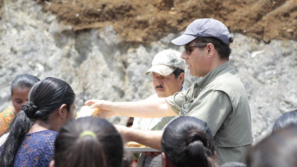 Federico "Fred" Machado, en el marco de una actividad social con comunidades indígenas en Guatemala