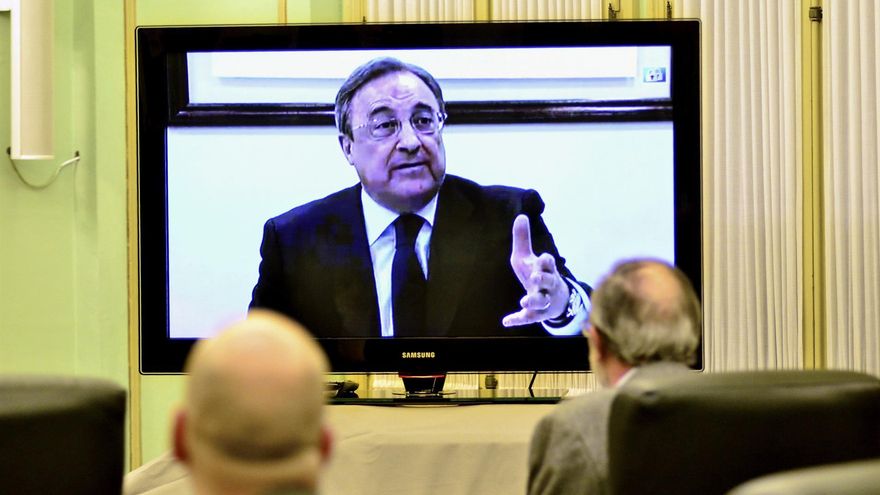 El presidente de ACS, Florentino Pérez, durante su comparecencia en la comisión de investigación que se llevó a cabo en el Parlament balear en torno a la adjudicación de Son Espases