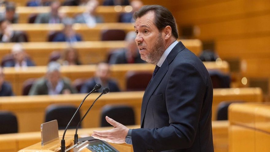 El ministro de Transportes y Movilidad Sostenible, Óscar Puente, comparece para dar cuenta del caos ferroviario, en el Senado, a 29 de enero de 2026, en Madrid (España).