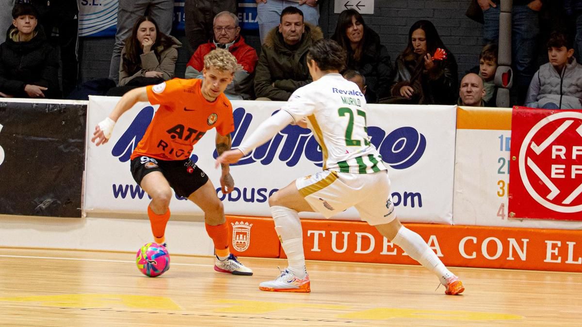 Lance del partido entre el Ribera Navarra y el Córdoba Patrimonio.