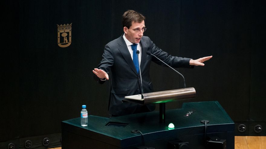 Almeida acusa al Gobierno de Sánchez de "amnistiar terroristas" y la oposición le afea que no acepte el resultado de las elecciones