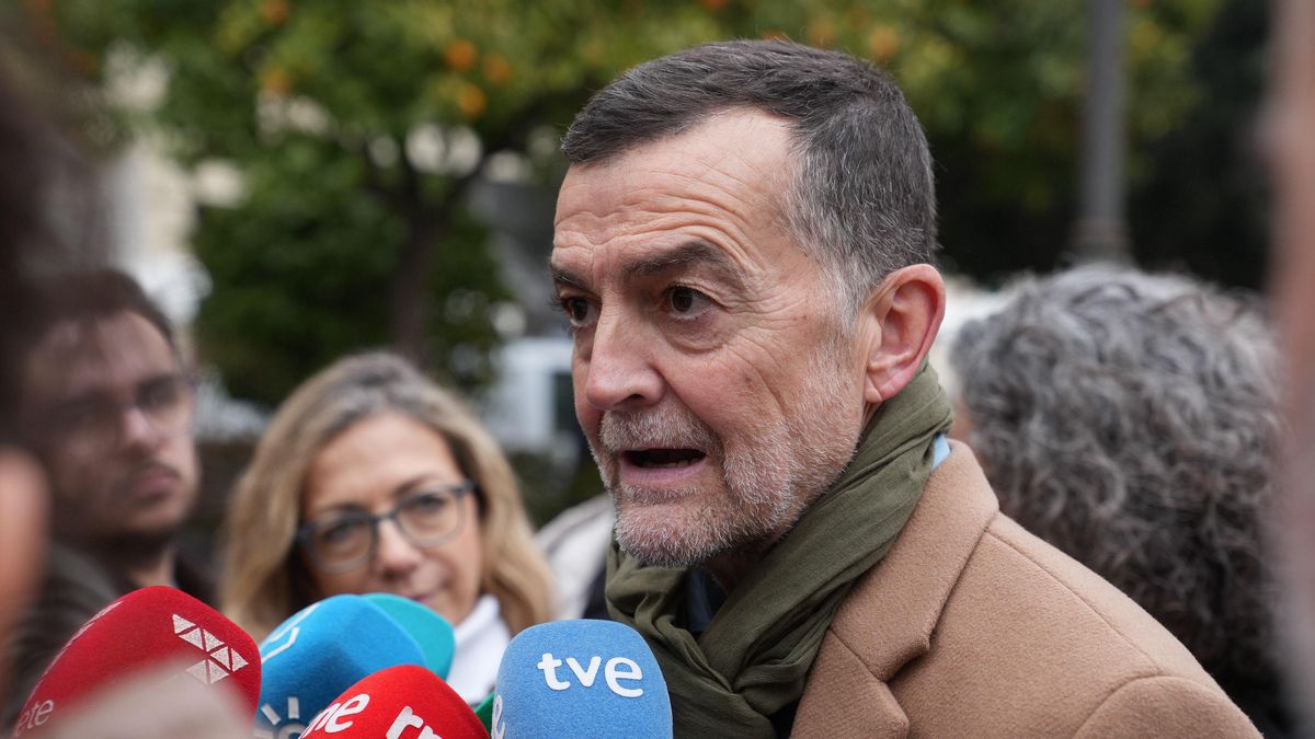 Antonio Maíllo informa a los medios sobre iniciativas de vivienda