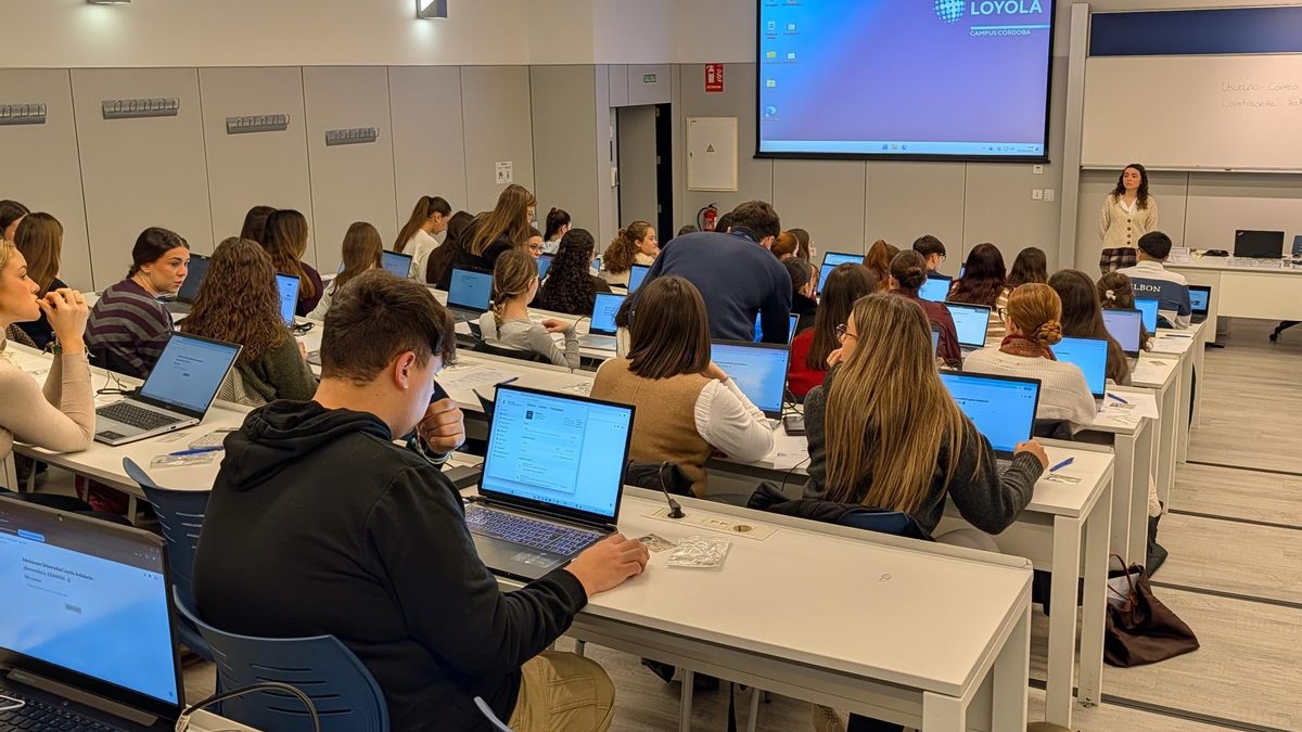 Más de 150 candidatos se examinan en Córdoba para acceder a los grados de Medicina, Enfermería, Farmacia y Psicología