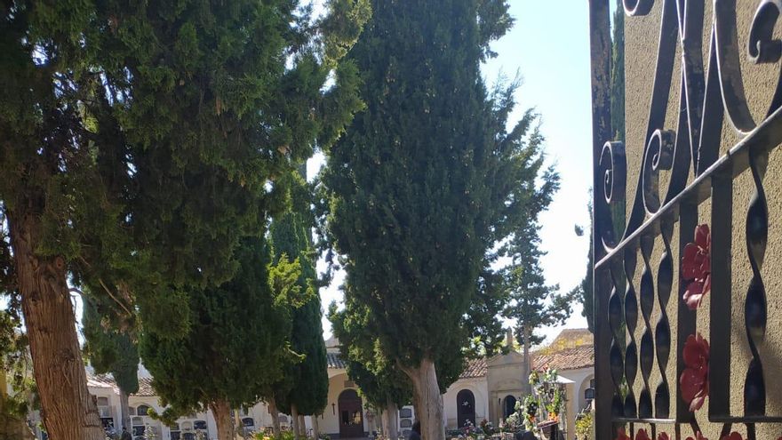 Todos los Santos: los riojanos honran a sus muertos rodeados de precauciones