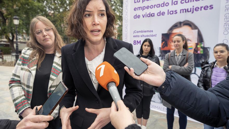 La secretaria federal de Igualdad del PSOE, Andrea Fernández (c), en una imagen de archivo. EFE/Marcial Guillén