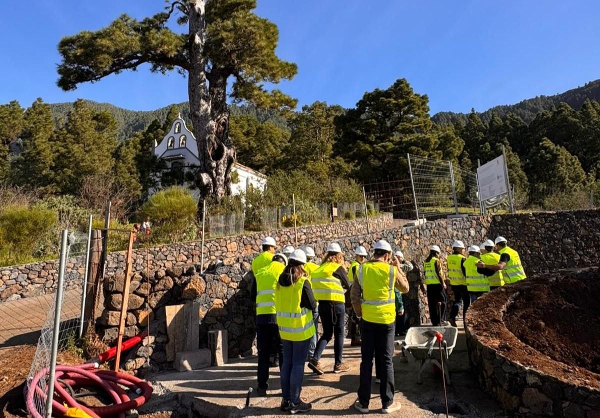 Visita a las obras del Futuro Centro Forestal del Pino de la Virgen en El Paso.