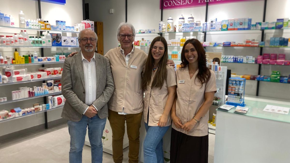 Jesús López en la farmacia de Los Lirios