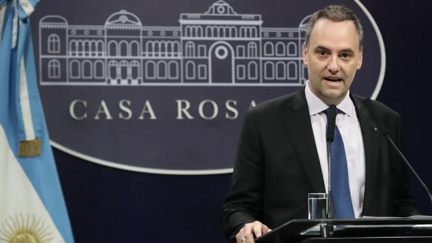 Adorni sobre el triple crimen de Barracas: "No me gusta definirlo como un atentado a determinado colectivo"