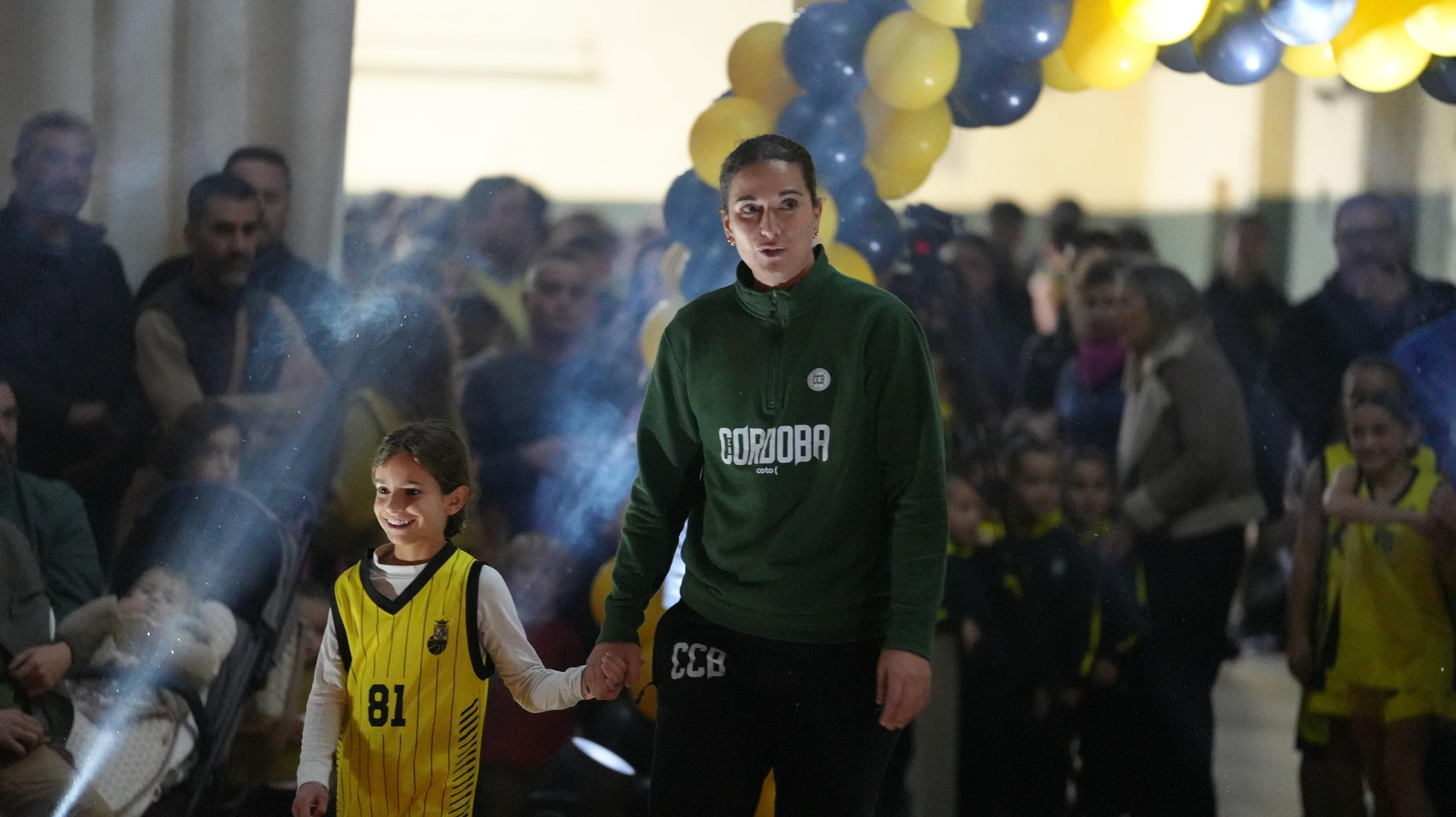 Presentación de los equipos de baloncesto y gimnasia rítmica del Colegio Virgen del Carmen