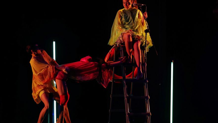 "Swimming Pools", multilenguaje artístico para abordar los terrores actuales