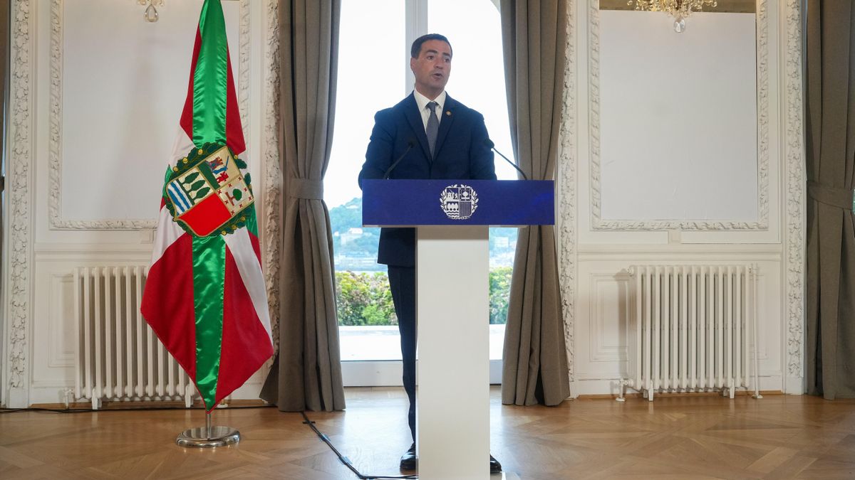 El lehendakari Imanol Pradales durante su comparecencia tras el Consejo de Gobierno.