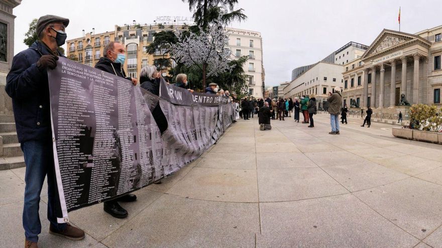 Protesta frente al Congreso de la Plataforma Centro de Memoria Cárcel de Carabanchel
