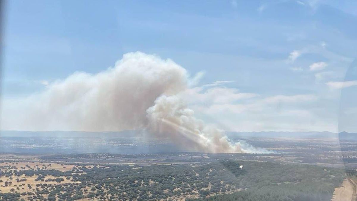 Imagen del incendio de Valdecaballeros el sábado