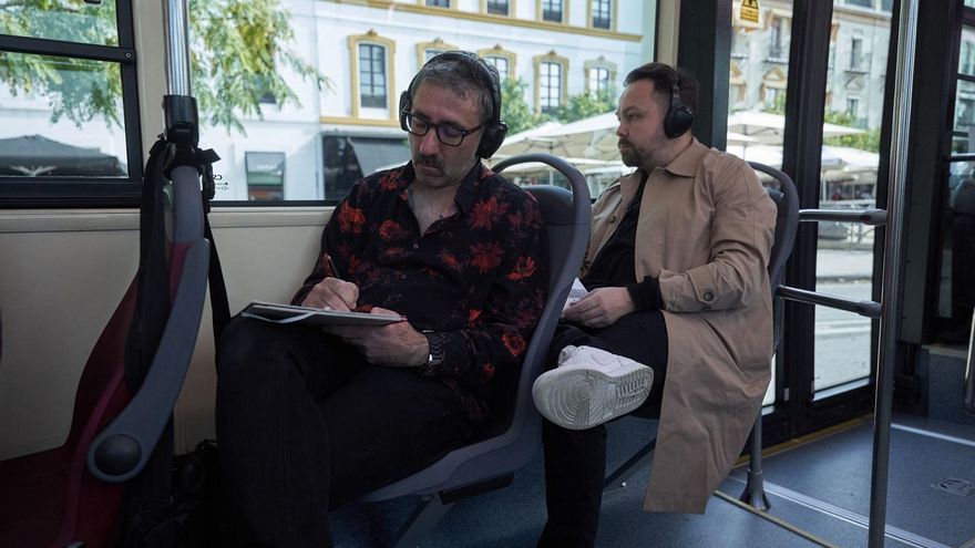 Teatro sobre ruedas: los autobuses de Sevilla se convierten en escenarios para "contar la intrahistoria de la ciudad”