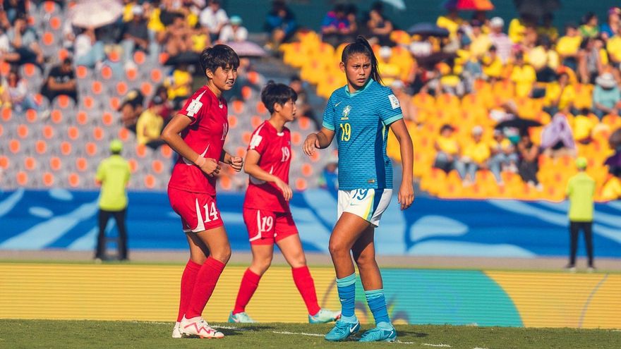 Fútbol a sol y sin sombra: como el calor extremo pone en riesgo a los astros del mañana