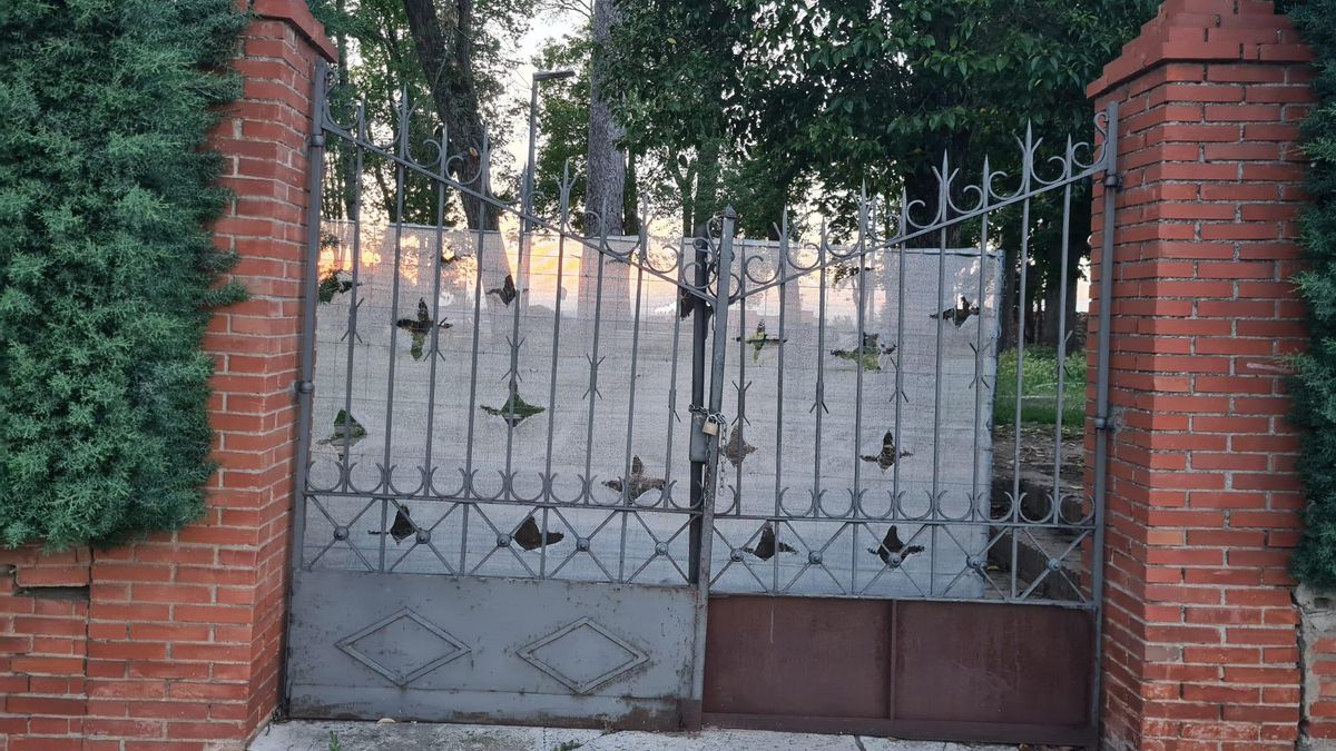 Entrada cerrada del jardín