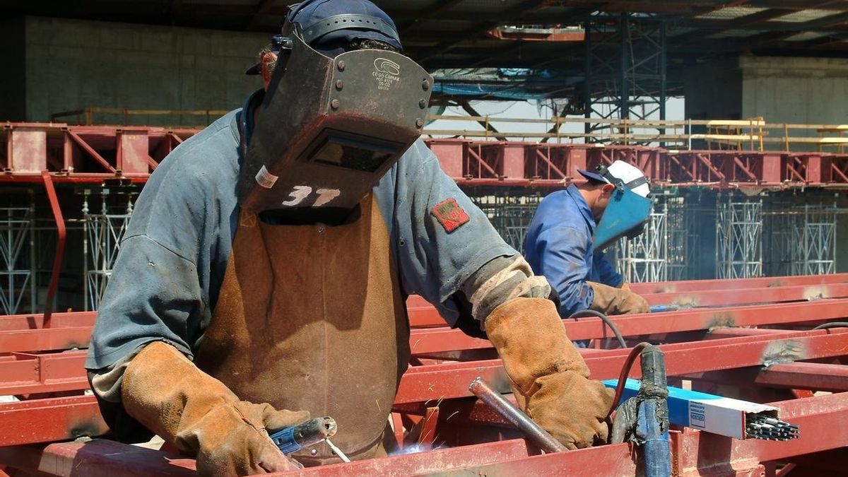 C-LM preferiría un dato mejor y vincula la subida a las 10.000 personas que acabaron su plan de empleo en 2018