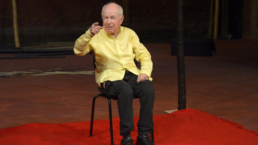 A los 97 años murió el director británico Peter Brook, leyenda del teatro