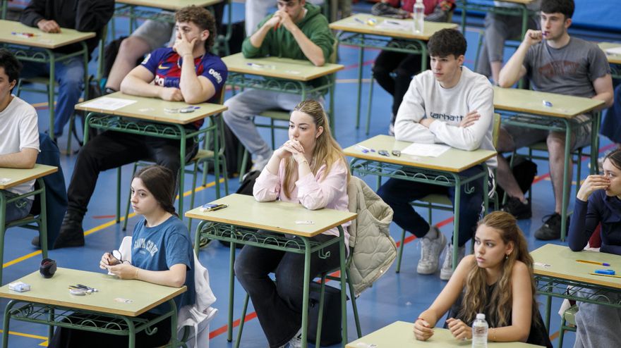 La PAU comienza para 1.593 estudiantes de La Rioja, que han elegido entre Blas de Otero o Valle-Inclán