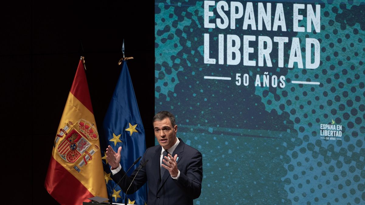 El presidente del Gobierno, Pedro Sánchez, interviene durante el acto 'España en Libertad', en el Auditorio del Museo Nacional Centro de Arte Reina Sofía, a 8 de enero de 2025, en Madrid (España)