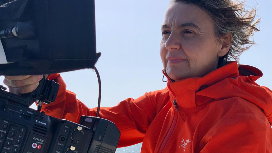 'Aunque seamos islas', la ópera prima de la asturiana Cristina Rodríguez Paz que fusiona su pasión por los faros, el mar y el cine