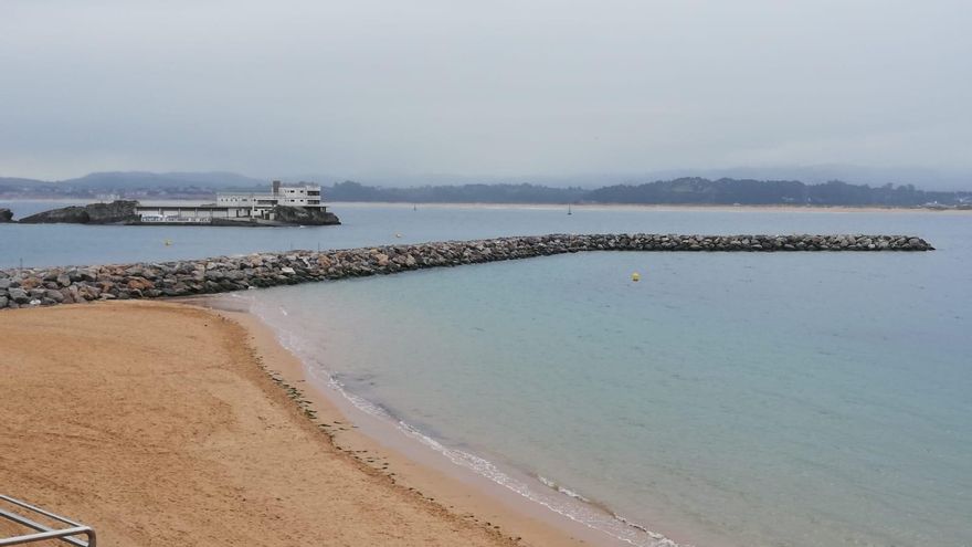 Espigón de la playa de la Magdalena en Santander.