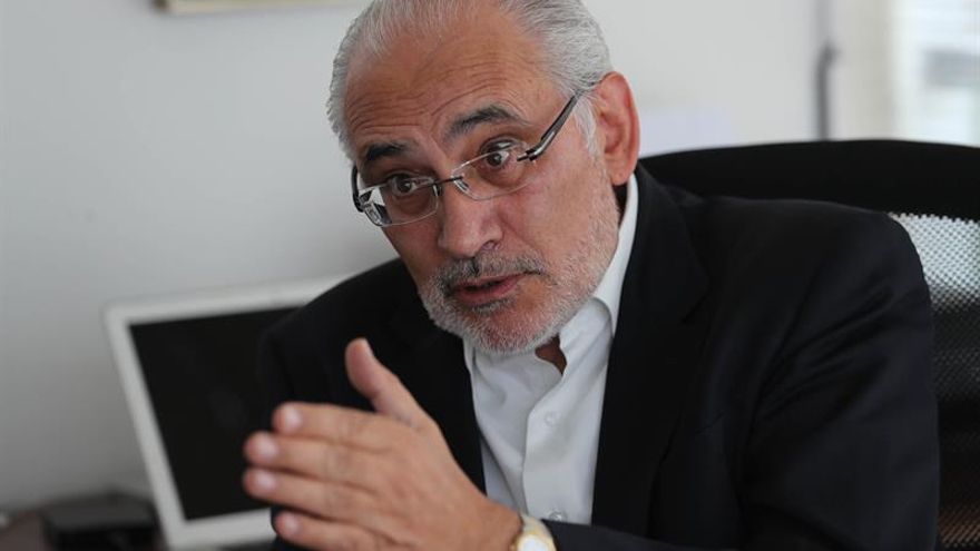 El expresidente boliviano Mesa aventaja a Evo Morales en una encuesta preelectoral