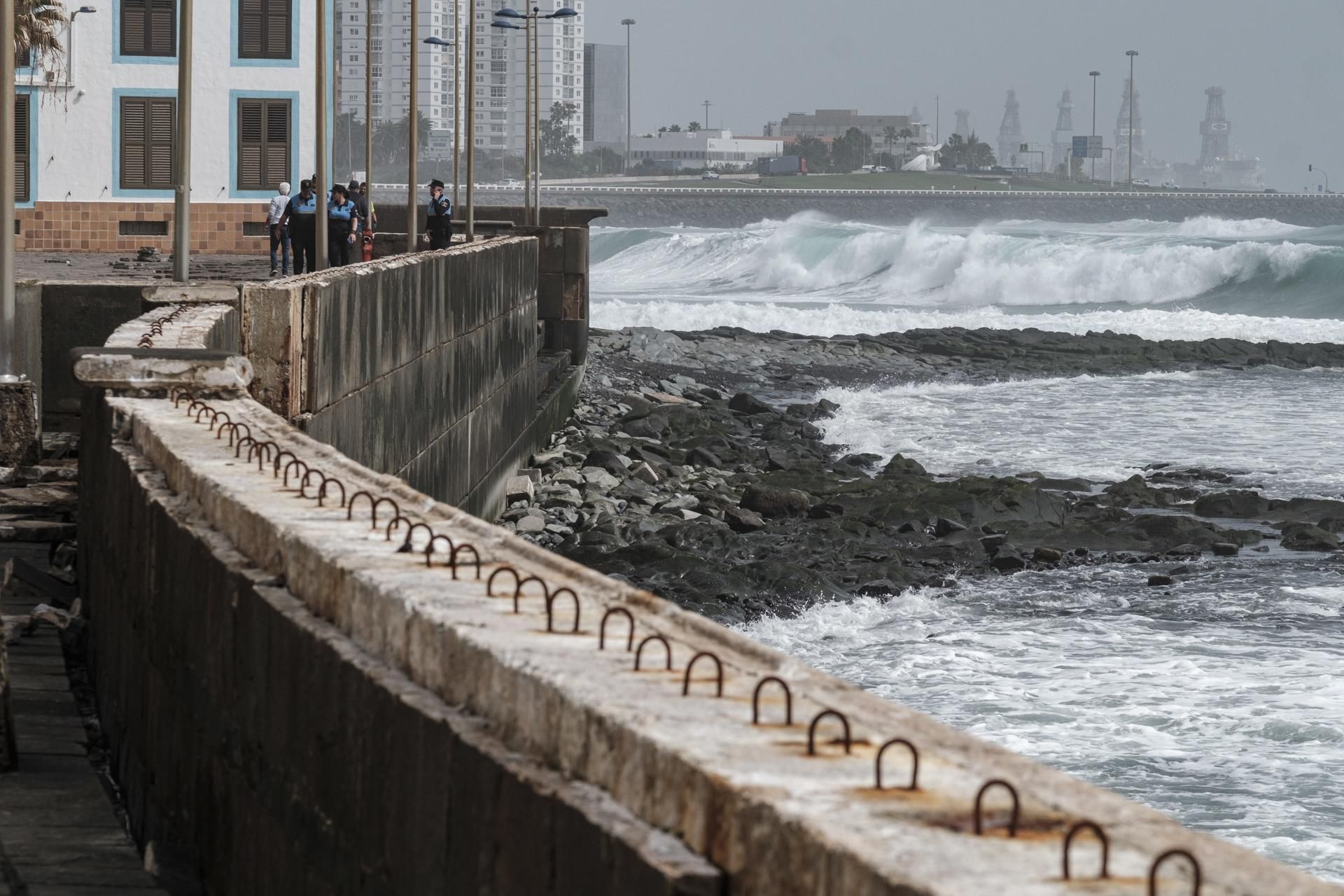 Oleaje en el barrio de San Cristóbal.