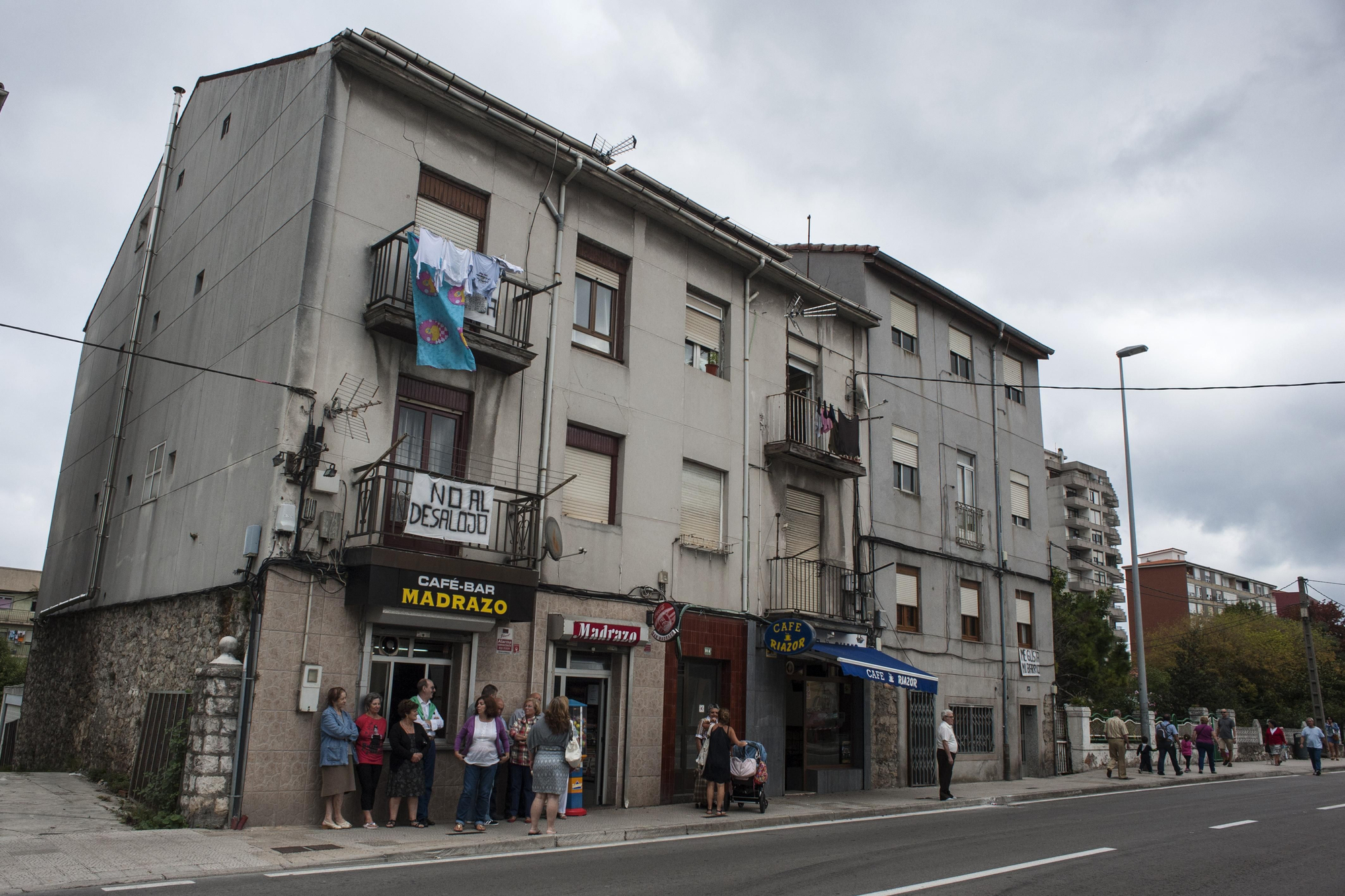 Hay 16 pisos, cinco casas y dos negocios en activo afectados por la operación urbanística en El Pilón. | Joaquín Gómez Sastre