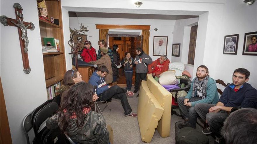 Activistas se encierran en Concatedral de Mérida para reclamar renta básica