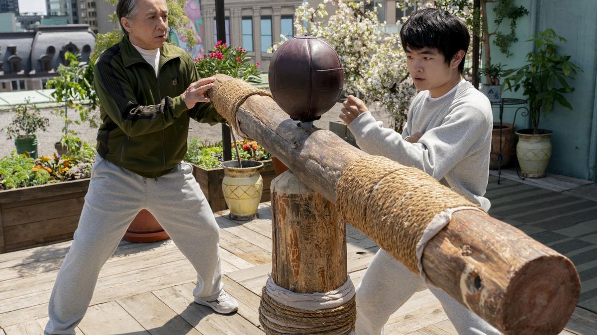 El personaje de Han (Jackie Chan, izquierda) pasa a estar integrado en la continuidad de la tetralogía original