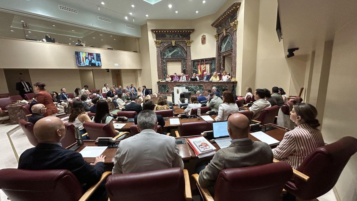 El Parlamento murciano reactiva el CEMOP y recupera el barómetro de opinión pública