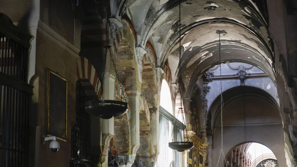Imágenes de una de las zonas dañadas del interior de la Mezquita de Córdoba.